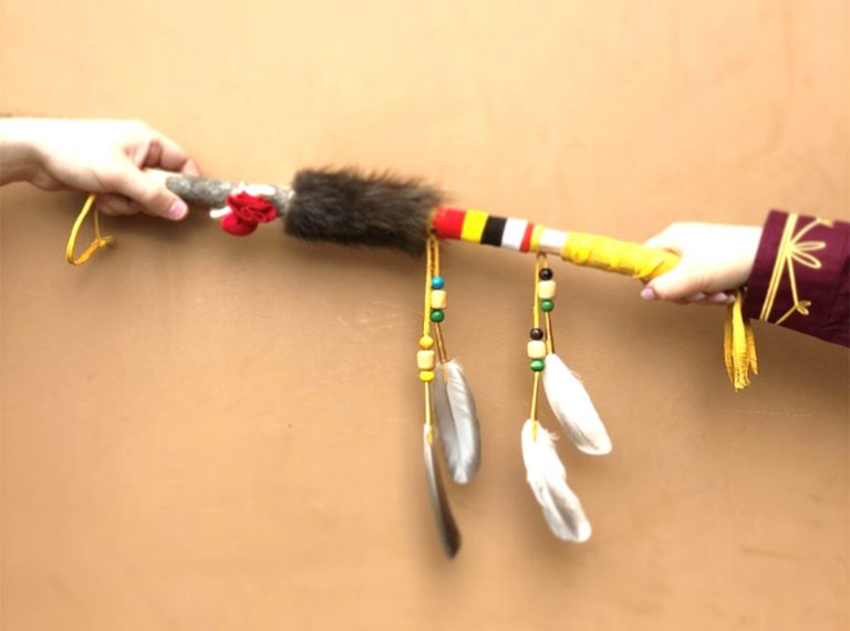 Bâton de la parole, tradition, autochtone - Musée huron-wendat